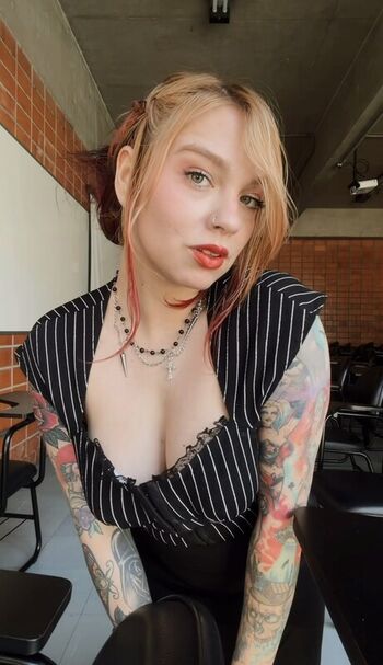 Full leaked Ggy private onlyfans photo