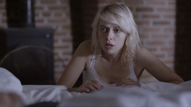 Amelia Eve