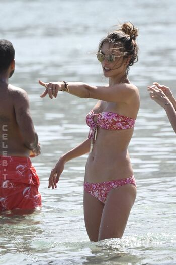 Ana Beatriz Barros