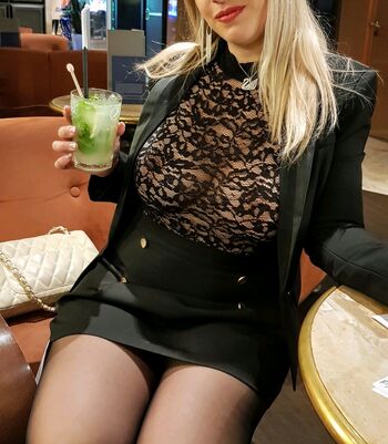 Ava White