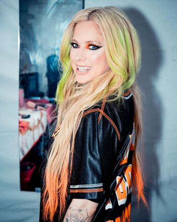 Full leaked Avril lavigne private onlyfans photo