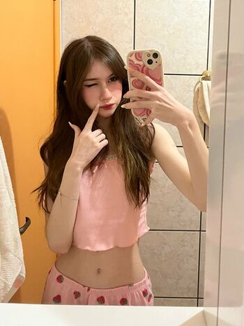 Full leaked Evacream/ private onlyfans photo