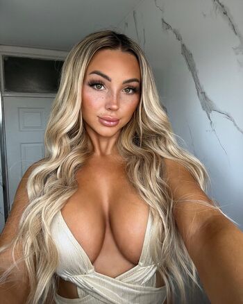 Full leaked Bethyycm private onlyfans photo