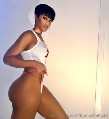 Full leaked Bombshell page private onlyfans photo