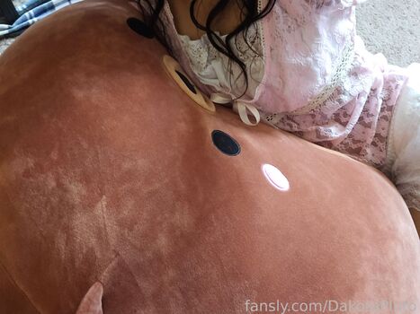 Full leaked Dakotapluto private onlyfans photo