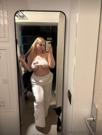 Full leaked Danyelkax private onlyfans photo