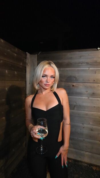 Full leaked Darianrhodess private onlyfans photo