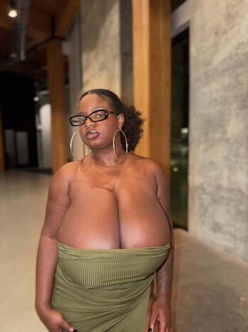 Full leaked Darkskinchk private onlyfans photo