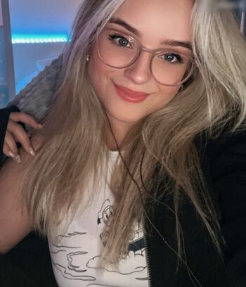 Full leaked Easyemi private onlyfans photo