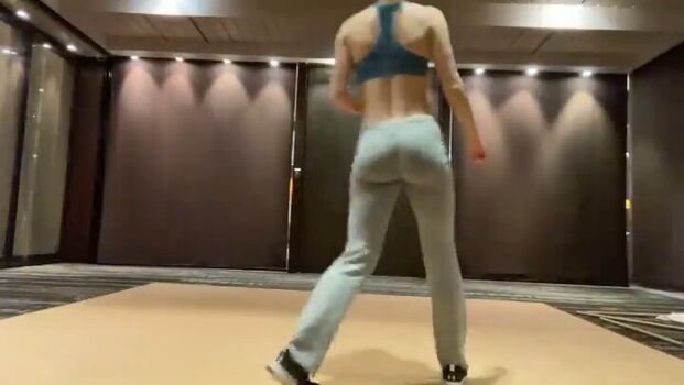 Elena Kampouris