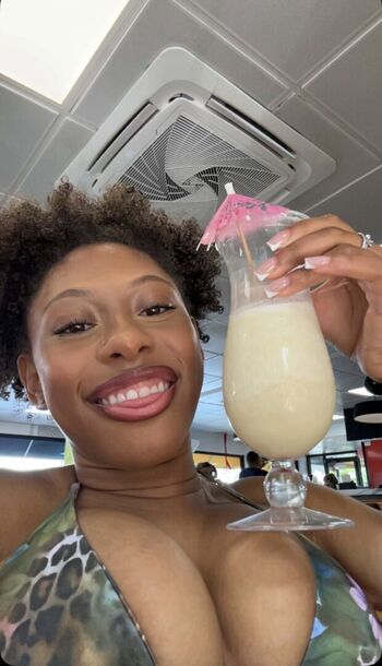 Full leaked Elyse rey page private onlyfans photo