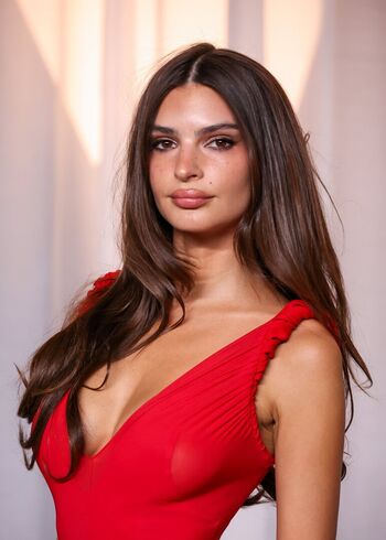 Emily Ratajkowski