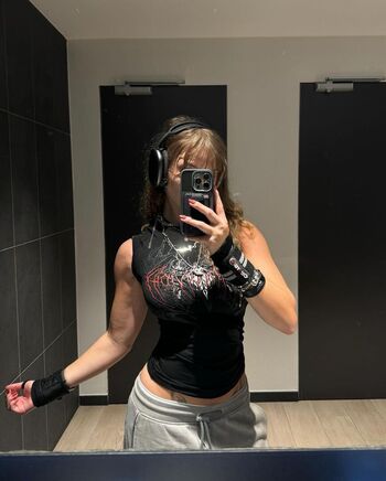 Full leaked Fitbyalx private onlyfans photo