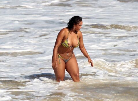 Flagras Em Praia