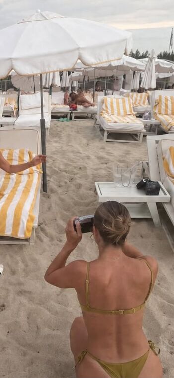 Full leaked French celebrities only singer private onlyfans photo