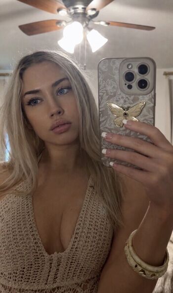 Full leaked Hailsbee private onlyfans photo
