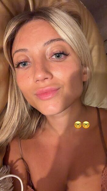 Full leaked Hello iris private onlyfans photo