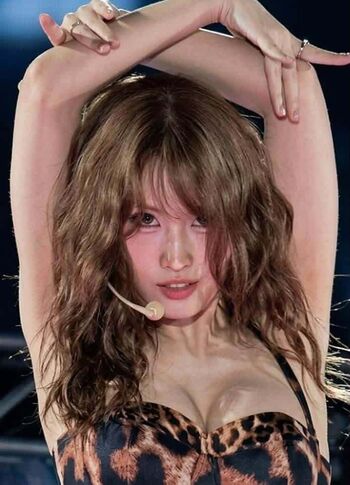 Hirai Momo
