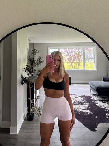 Full leaked Honeyrhiii private onlyfans photo