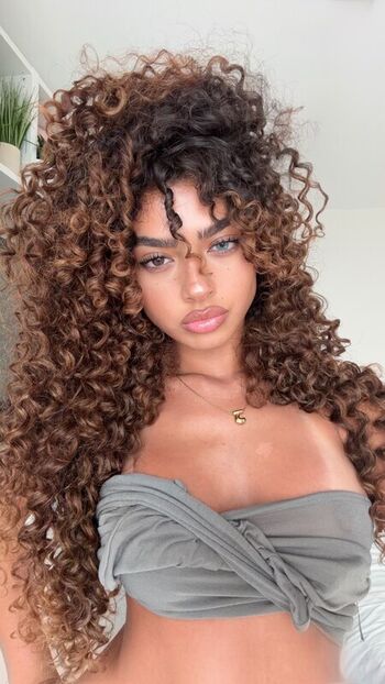 Full leaked Beautiful girls groped/ private onlyfans photo
