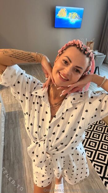 Full leaked Karolinka ofi page private onlyfans photo