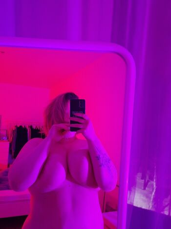Full leaked Kat model private onlyfans photo