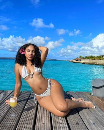 Full leaked Lainiaofficial page private onlyfans photo