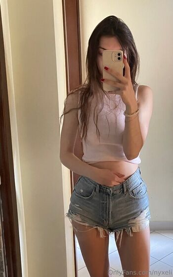 Full leaked Syndii / private onlyfans photo