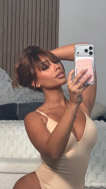 Full leaked Laurgmzz private onlyfans photo