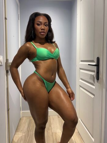 Full leaked Lauufitt page private onlyfans photo