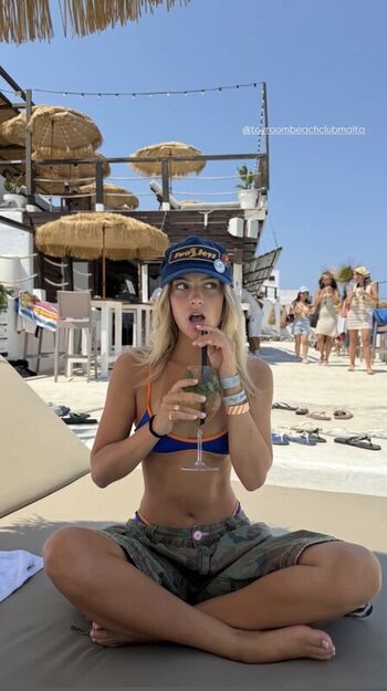 Full leaked Lily rowland private onlyfans photo