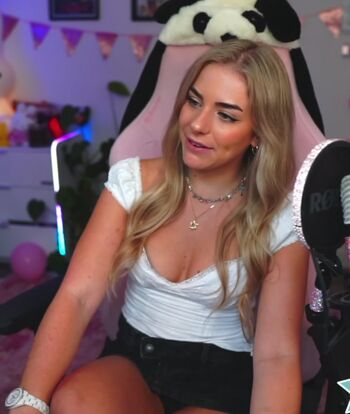 Full leaked Littlebunny x page private onlyfans photo