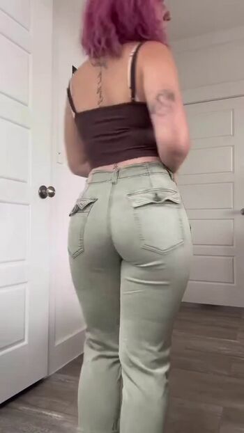 Full leaked Mildhippie private onlyfans photo