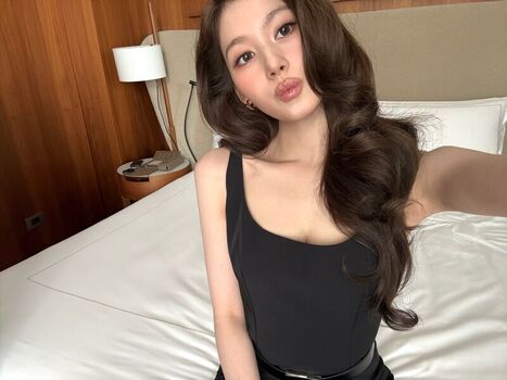 Full leaked Minatozaki sana page private onlyfans photo