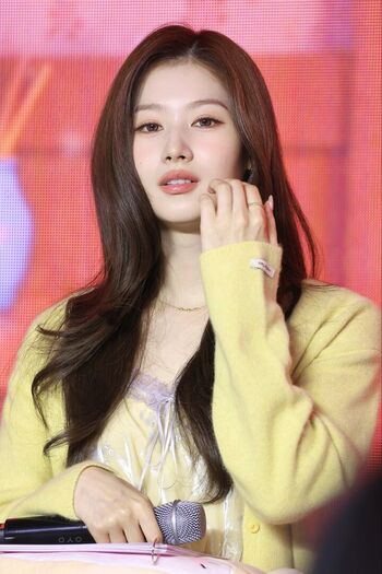 Full leaked Minatozaki sana page private onlyfans photo