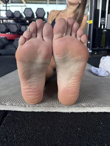 Monky Feet