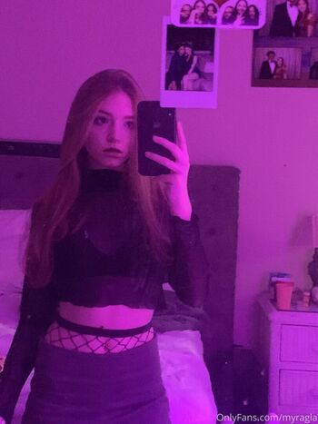 Full leaked Myramoans private onlyfans photo