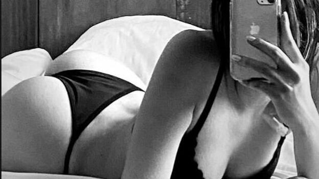 Full leaked Naomilau private onlyfans photo