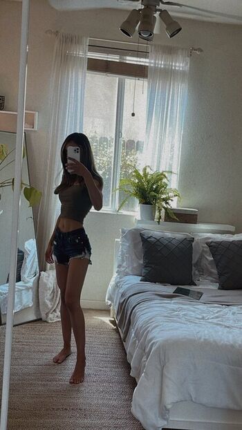 Full leaked Prettypetite private onlyfans photo