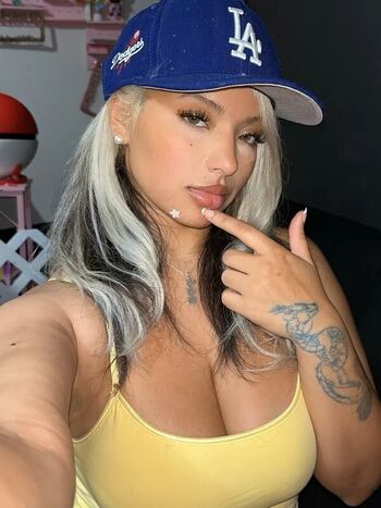 Full leaked Shantale private onlyfans photo