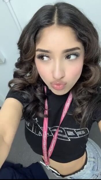 Full leaked Taqdeez yaazin private onlyfans photo