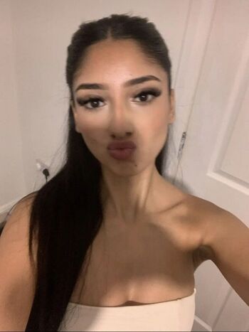 Full leaked Taqdeez yaazin private onlyfans photo