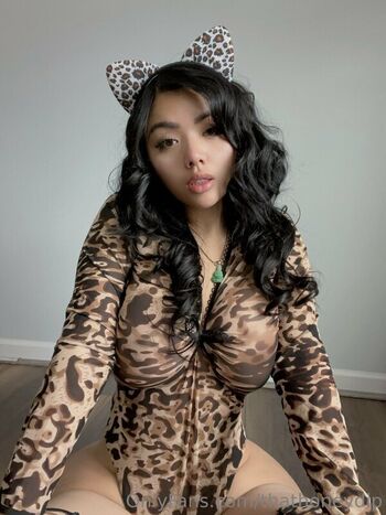Full leaked Thathoneydip  page private onlyfans photo