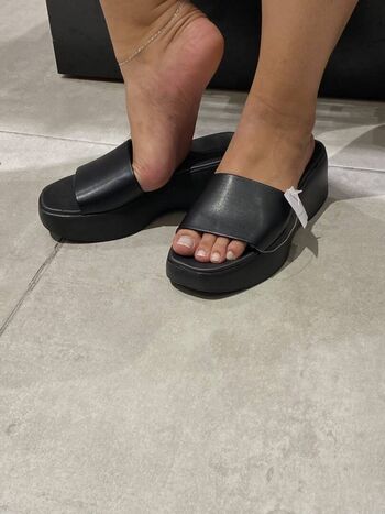 Touchfeet_Luna
