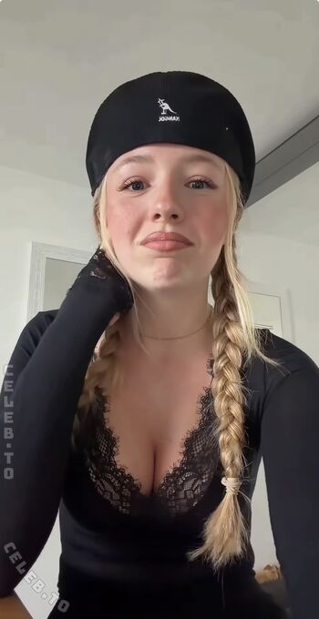 Full leaked Werdetlautmitlaura private onlyfans photo