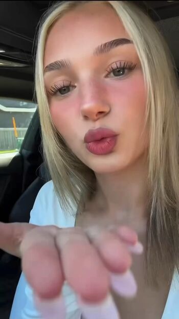 Full leaked Who is this / private onlyfans photo