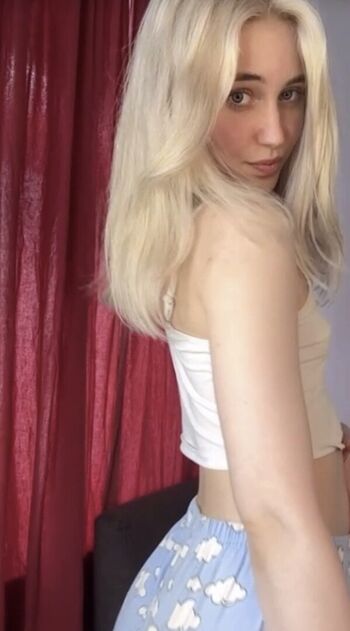 Full leaked Melia/ private onlyfans photo