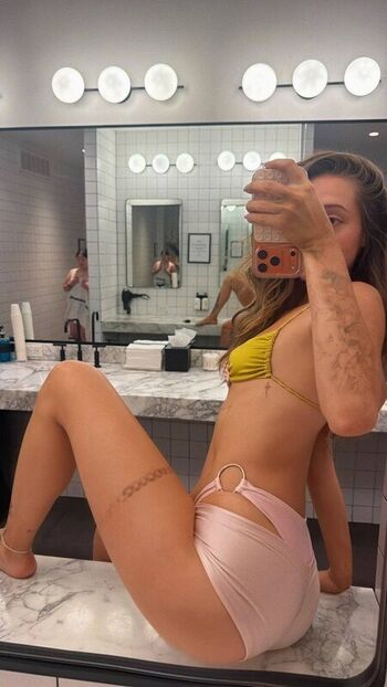 Full leaked Woah vicky  page private onlyfans photo