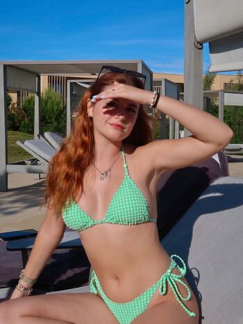 Full leaked Women in bikinis private onlyfans photo